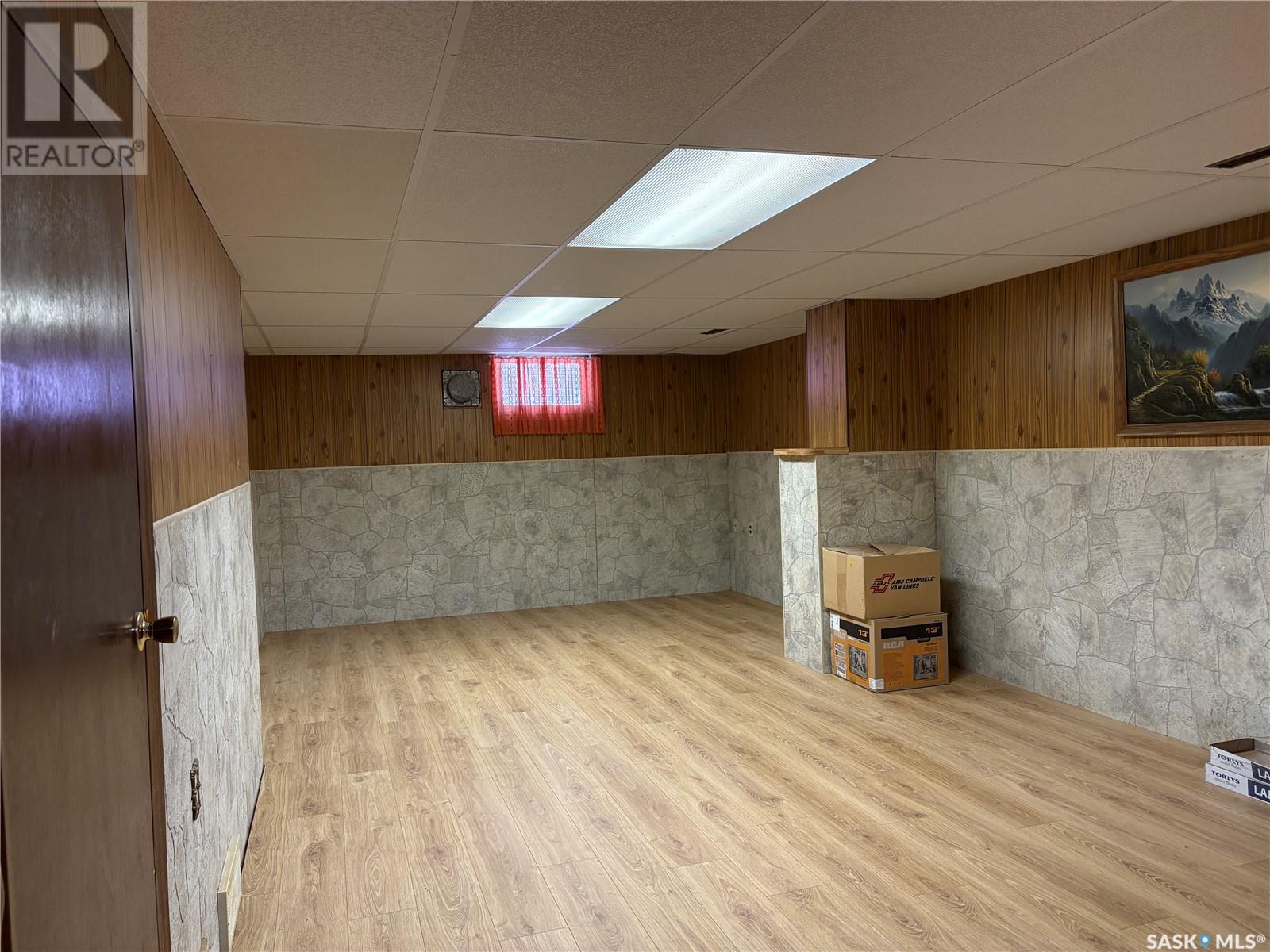 304 3rd Street N, Cabri, Saskatchewan S0N 0J0 - Photo 18 - SK998440