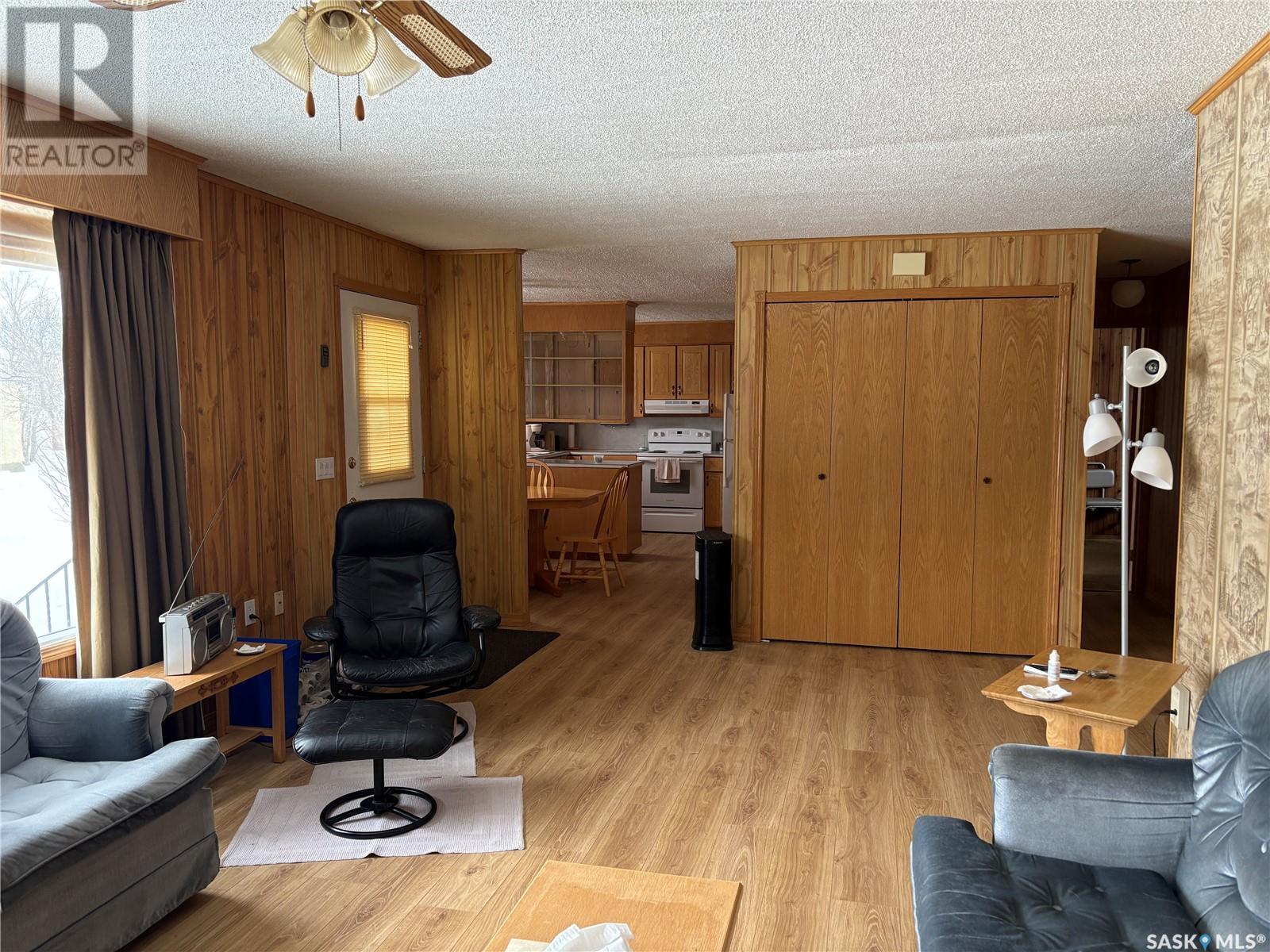 304 3rd Street N, Cabri, Saskatchewan S0N 0J0 - Photo 2 - SK998440