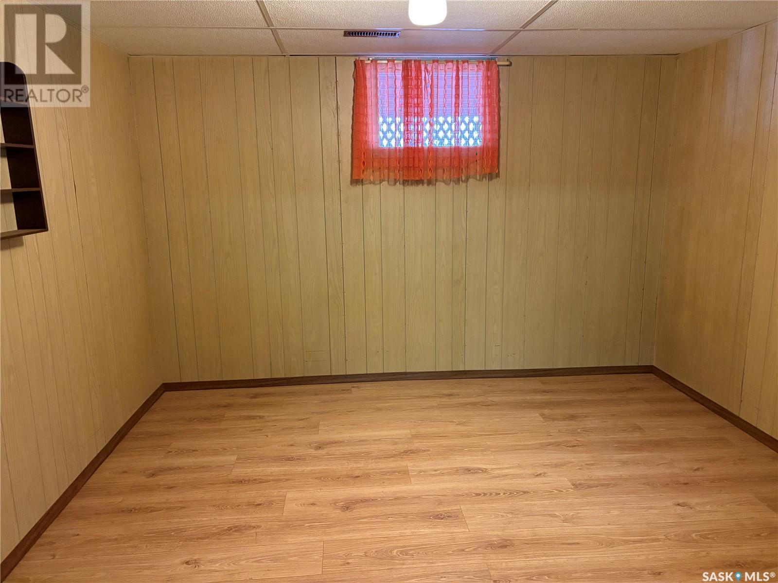 304 3rd Street N, Cabri, Saskatchewan S0N 0J0 - Photo 23 - SK998440