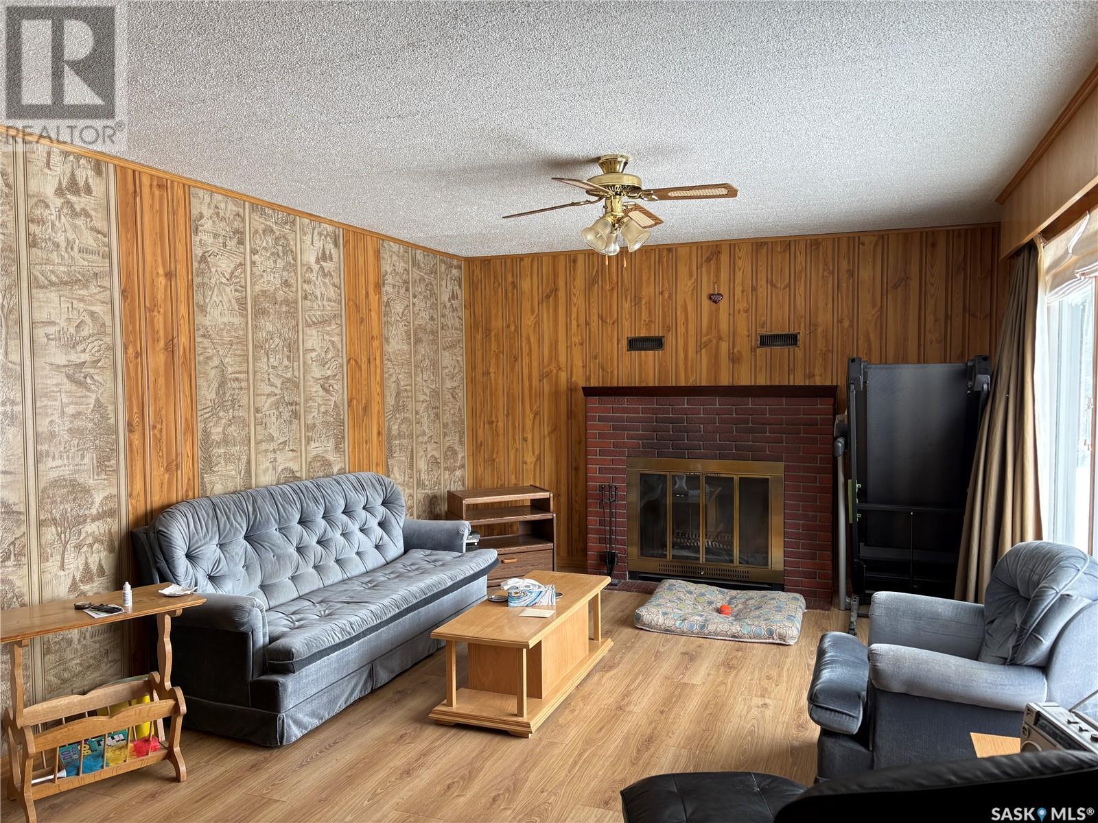 304 3rd Street N, Cabri, Saskatchewan S0N 0J0 - Photo 9 - SK998440