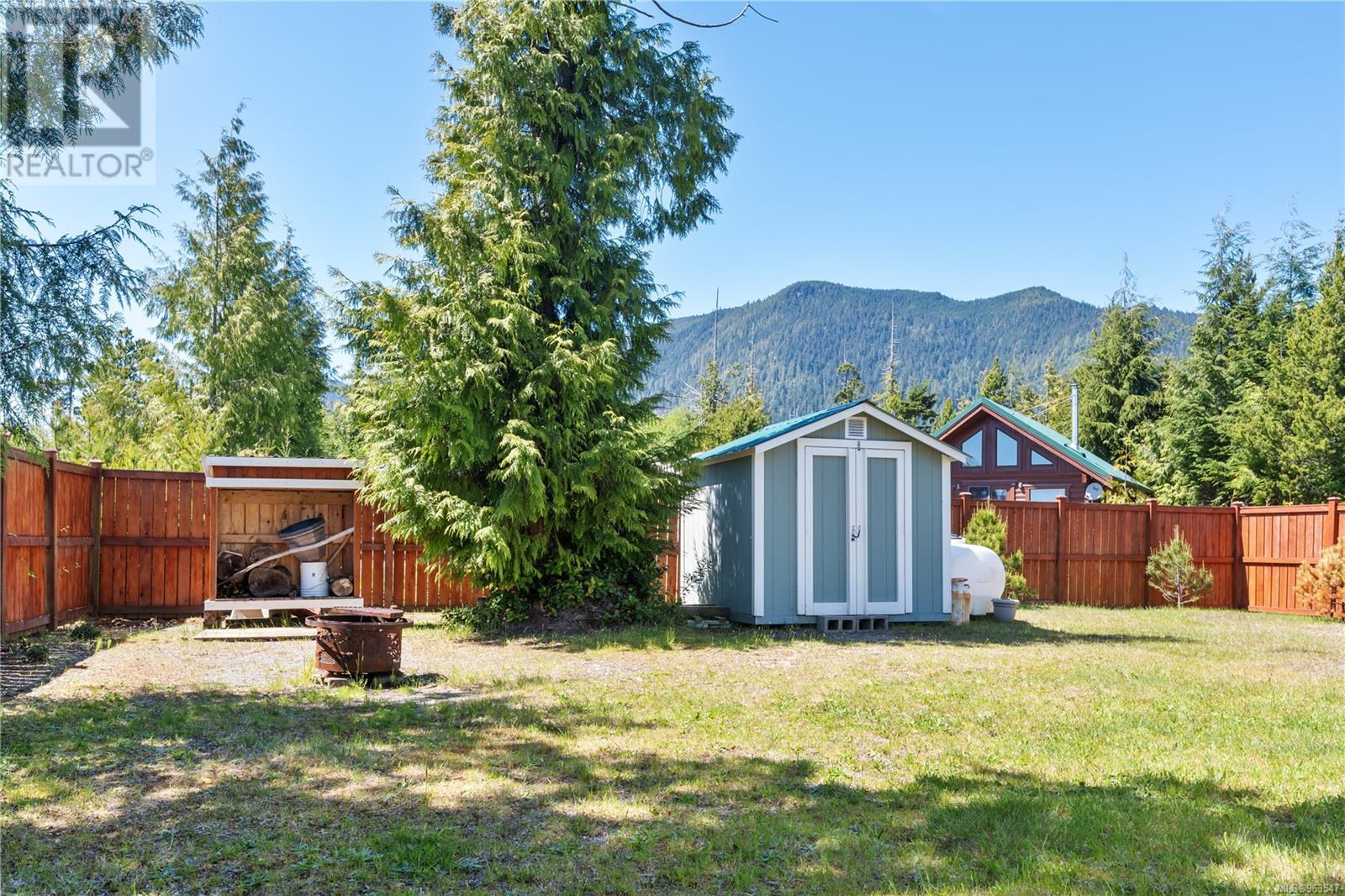 1129 Fifth Ave, Ucluelet, British Columbia  V0R 3A0 - Photo 25 - 963547