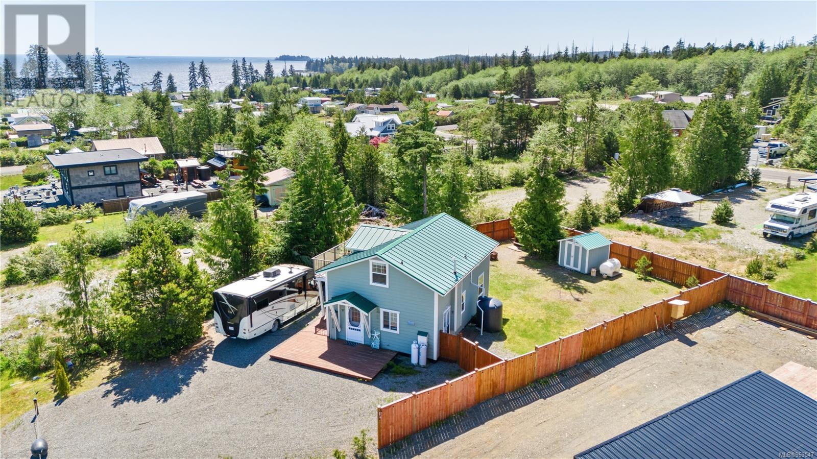 1129 Fifth Ave, Ucluelet, British Columbia  V0R 3A0 - Photo 3 - 963547