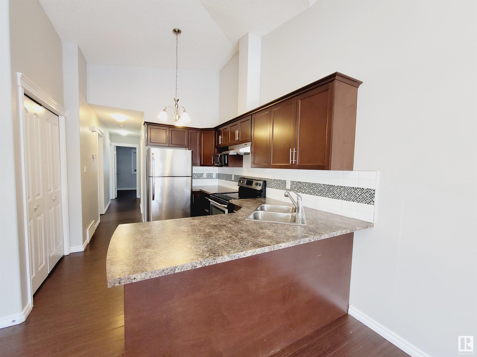 Property at 12121 124 ST NW image 3