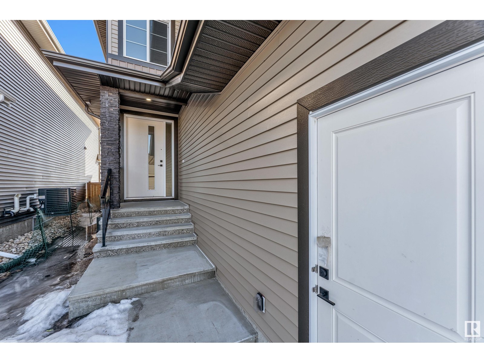 Property at 9443 Pear Cr SW image 4