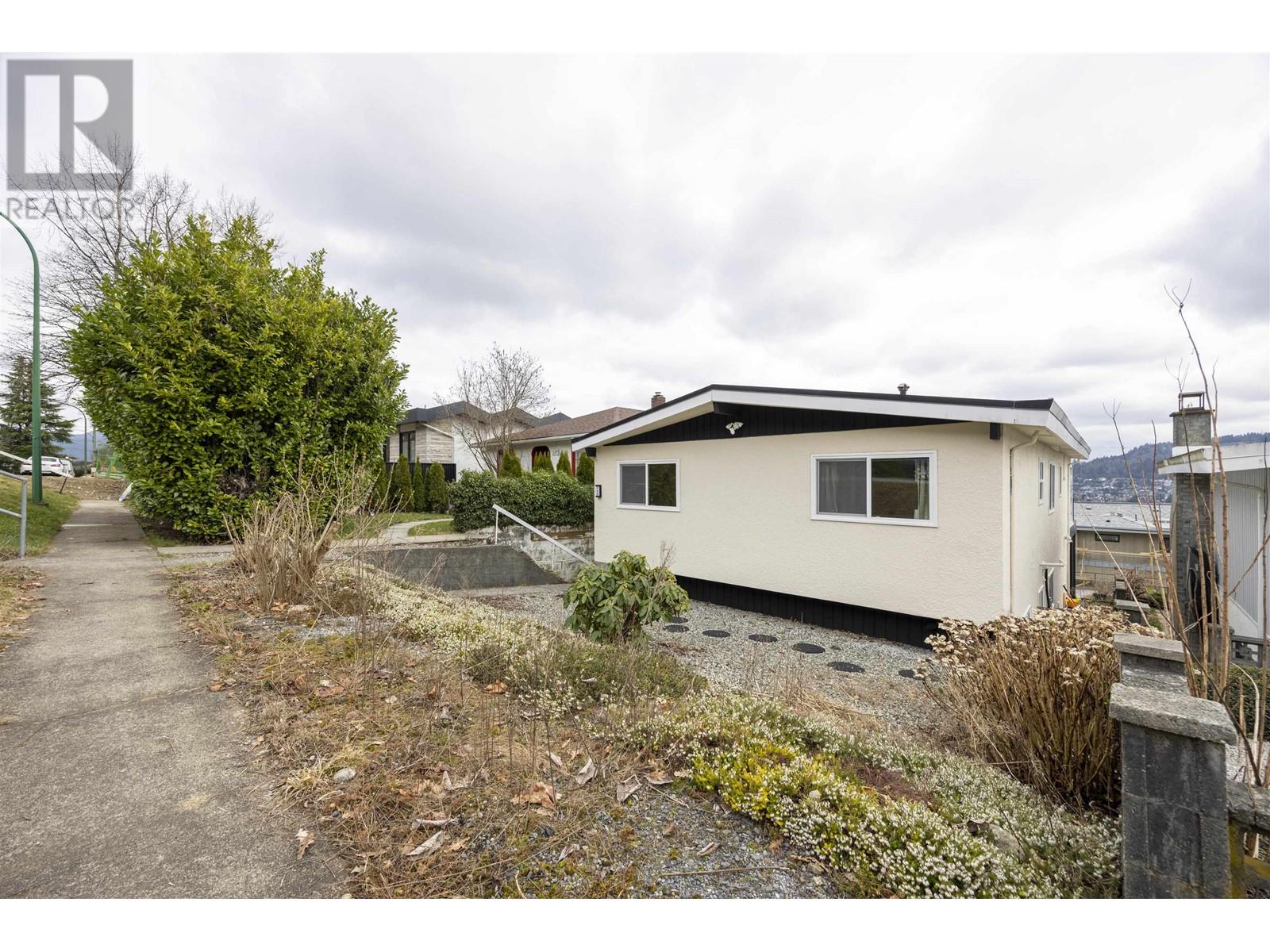 Property at 128 N HOLDOM AVENUE image 1