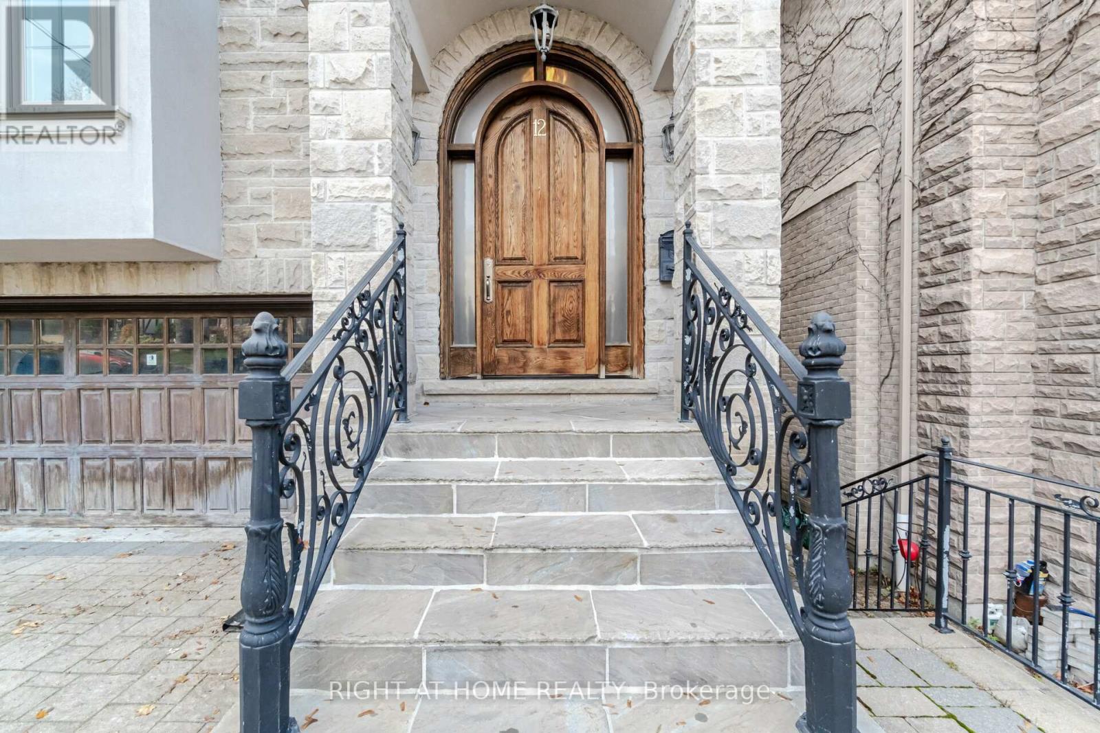 12 Walder Avenue, Toronto, Ontario  M4P 2R5 - Photo 2 - C12009507
