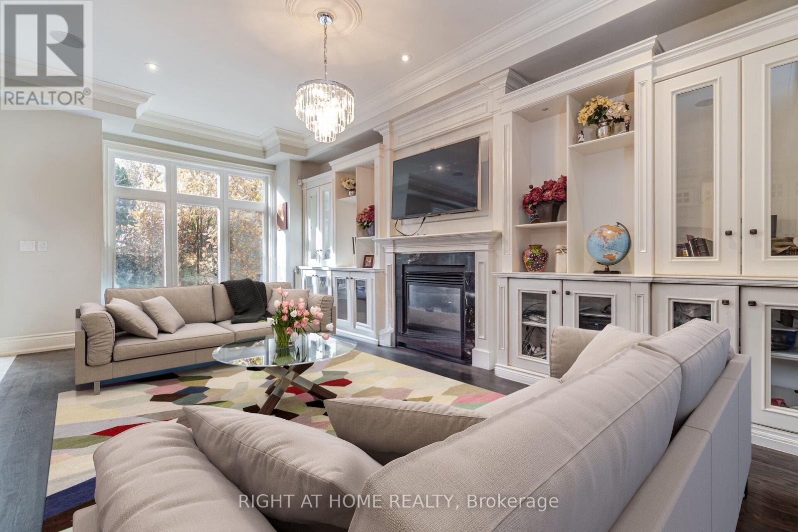 12 Walder Avenue, Toronto, Ontario  M4P 2R5 - Photo 6 - C12009507