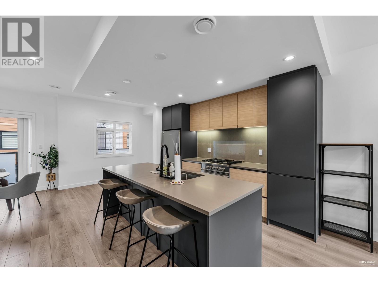Listing Picture 3 of 24 : 3 5651 STEVESTON HIGHWAY, Richmond / 烈治文 - 魯藝地產 Yvonne Lu Group - MLS Medallion Club Member