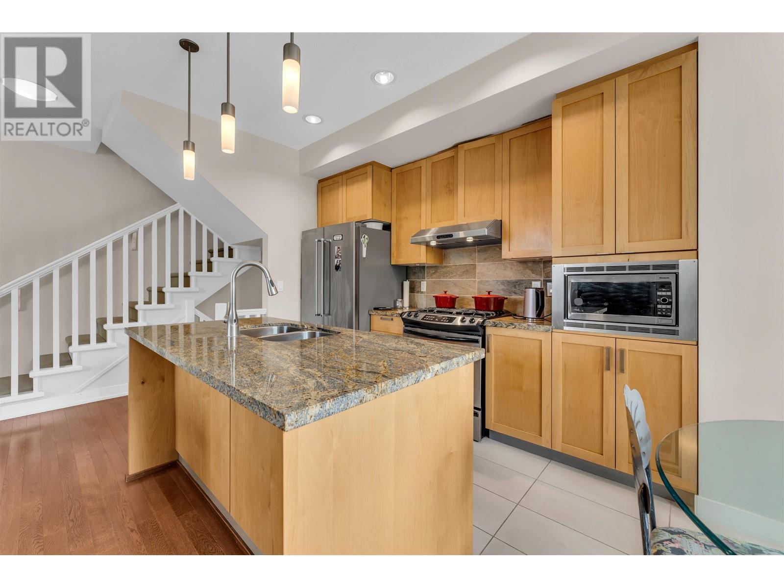 Listing Picture 8 of 23 : 53 6188 BIRCH STREET, Richmond / 烈治文 - 魯藝地產 Yvonne Lu Group - MLS Medallion Club Member