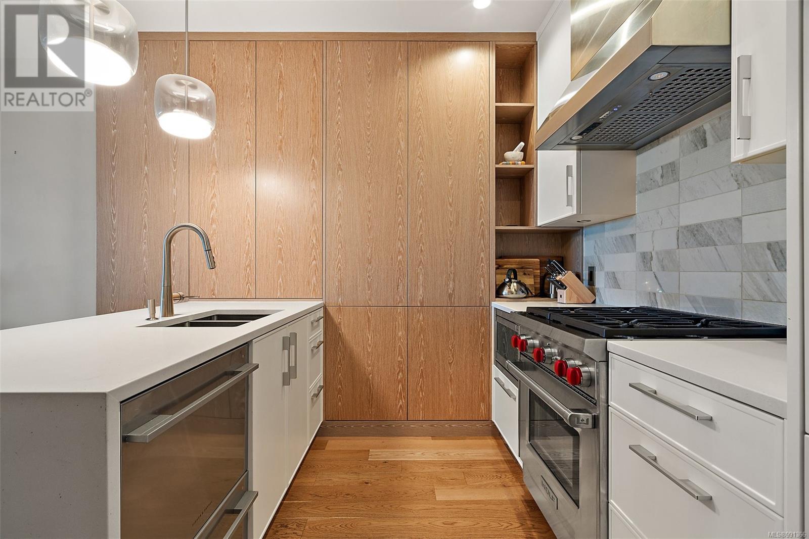 Property at 310 1201 Fort St image 3