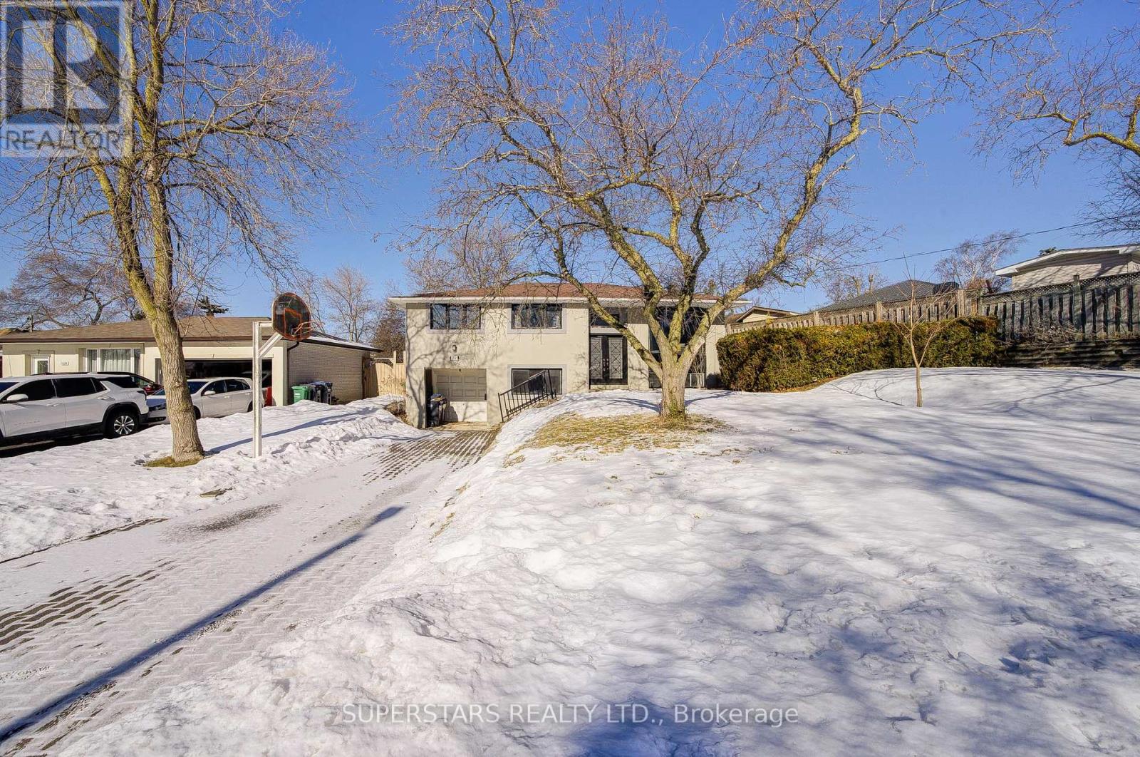 1540 Chalice Crescent, Mississauga, Ontario  L5C 1S3 - Photo 2 - W12009573
