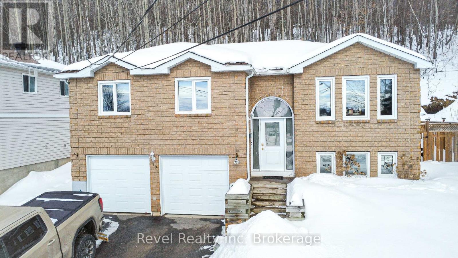 99 Sherryl Crescent, North Bay, Ontario  P1B 8R8 - Photo 1 - X12009667