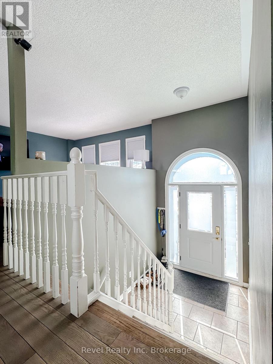 Property at 99 SHERRYL CRESCENT image 4