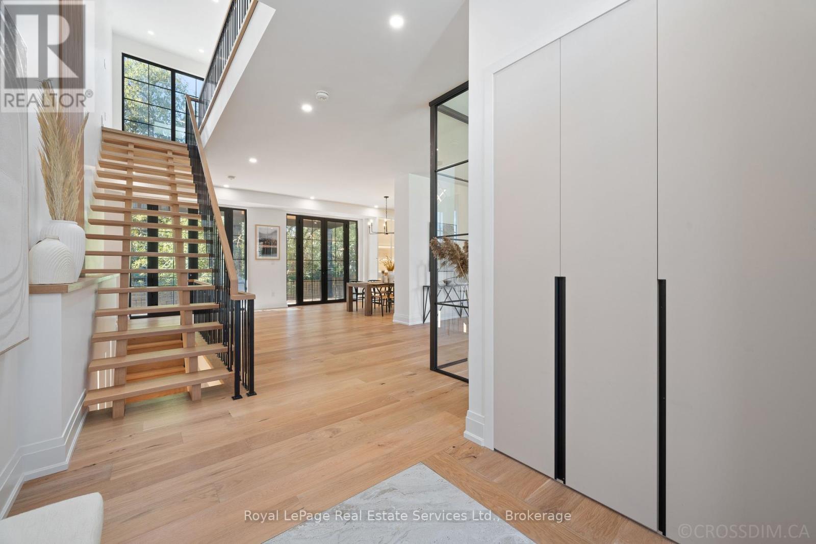 Property at 480 SCARSDALE CRESCENT image 2