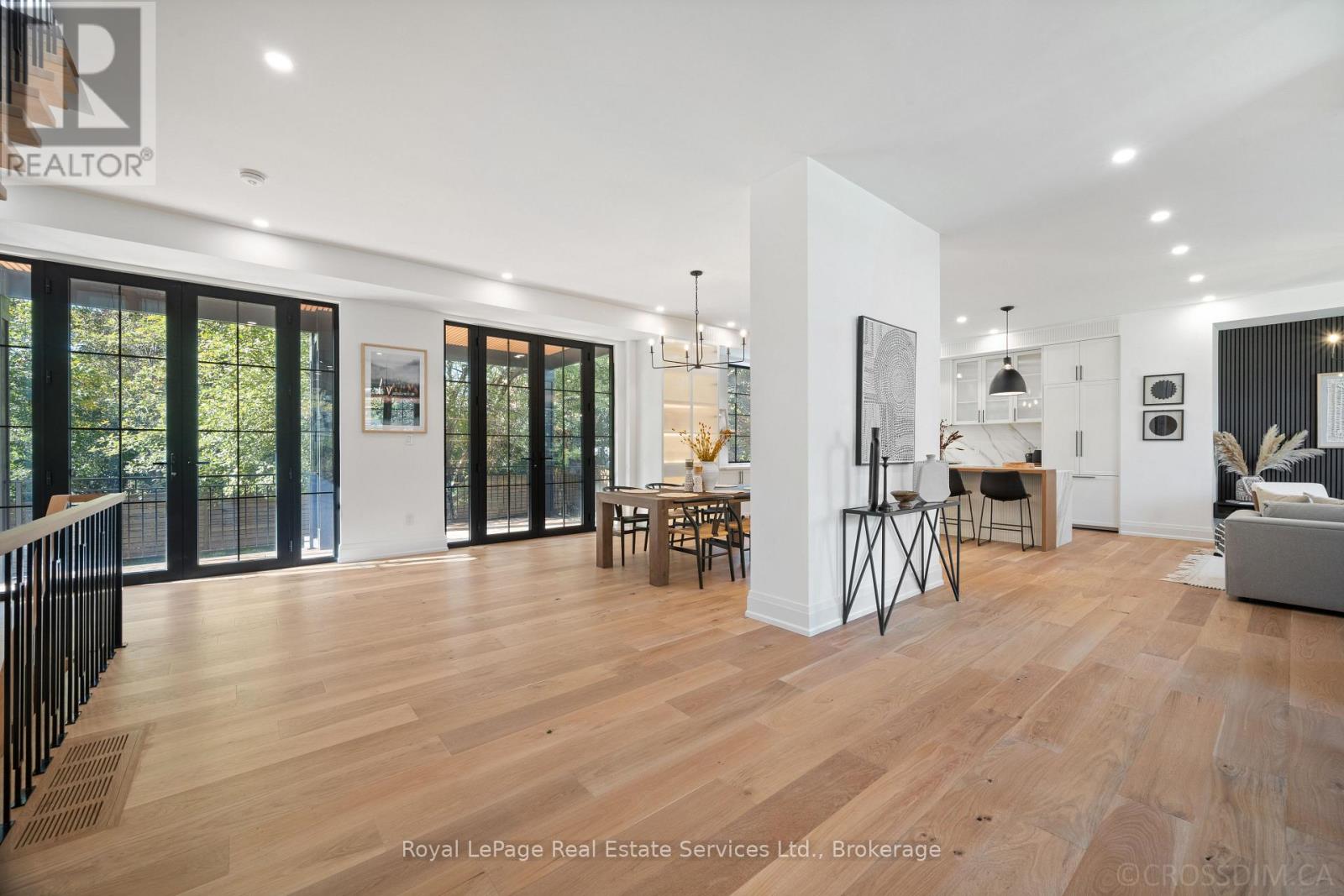 Property at 480 SCARSDALE CRESCENT image 4