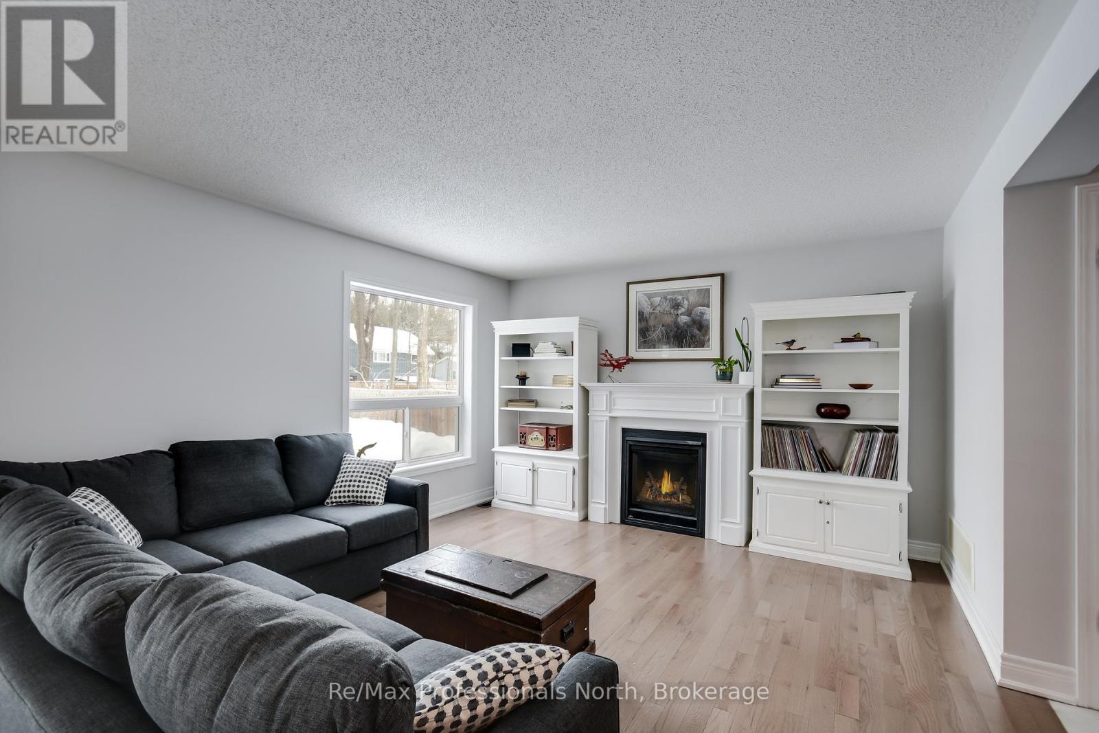 230 Pine Street, Gravenhurst, Ontario  P1P 1B1 - Photo 11 - X12009792