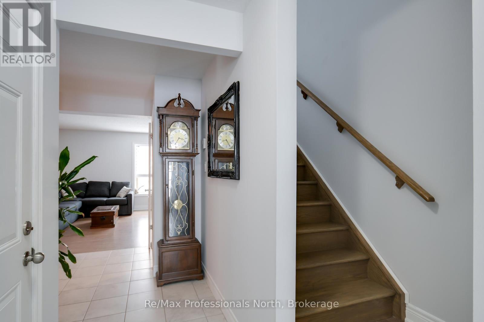 230 Pine Street, Gravenhurst, Ontario  P1P 1B1 - Photo 3 - X12009792