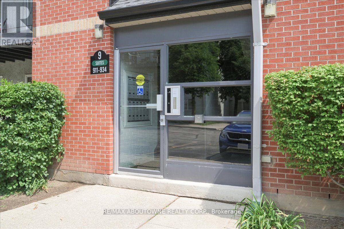 Property at 921 - 1450 GLEN ABBEY GATE image 3