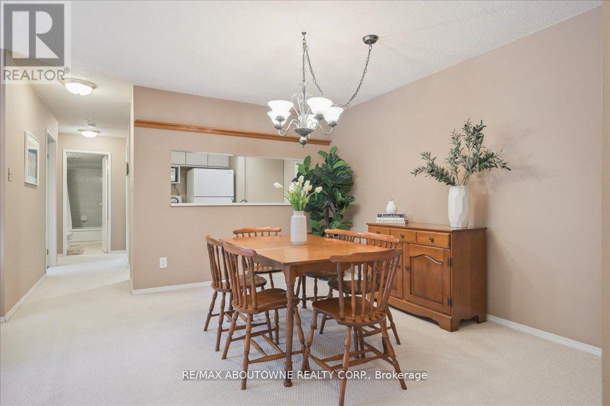 Property at 921 - 1450 GLEN ABBEY GATE image 5