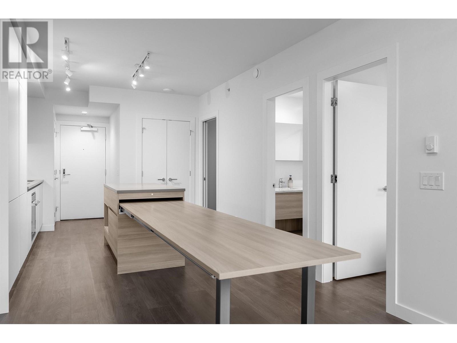 801 525 Foster Avenue, Coquitlam, British Columbia  V3J 0H6 - Photo 16 - R2975372