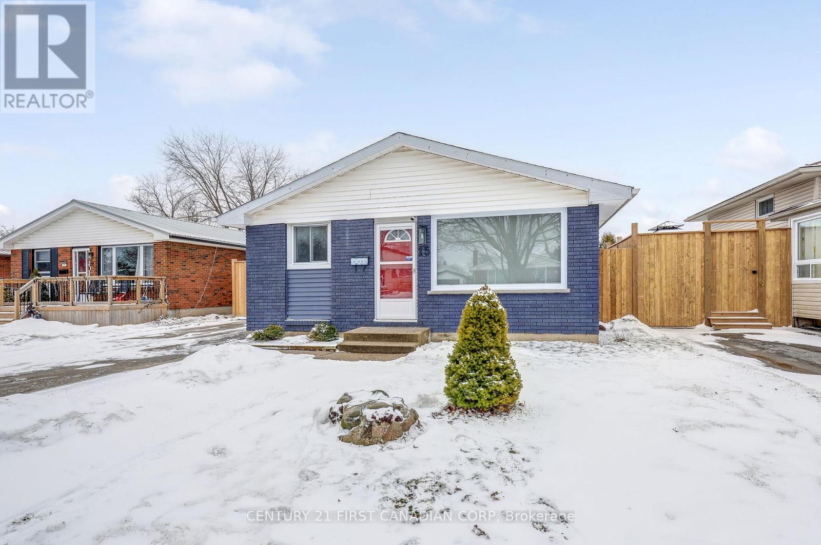 Property at 15 HARDING CRESCENT image 3