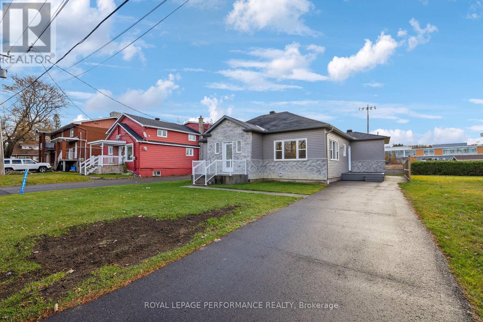 Property at 1459 LAURIER STREET image 2