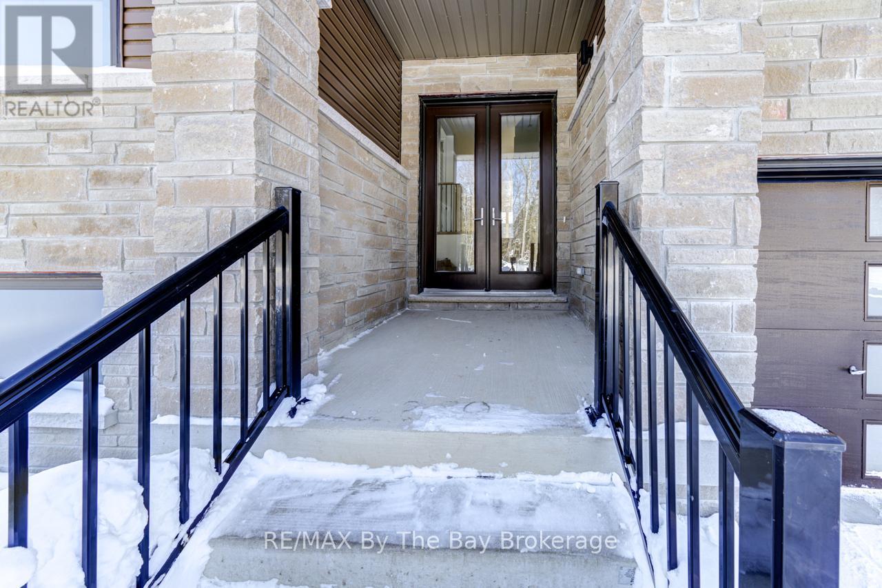170 Mapleside Drive, Wasaga Beach, Ontario  L9Z 0L4 - Photo 2 - S12010044