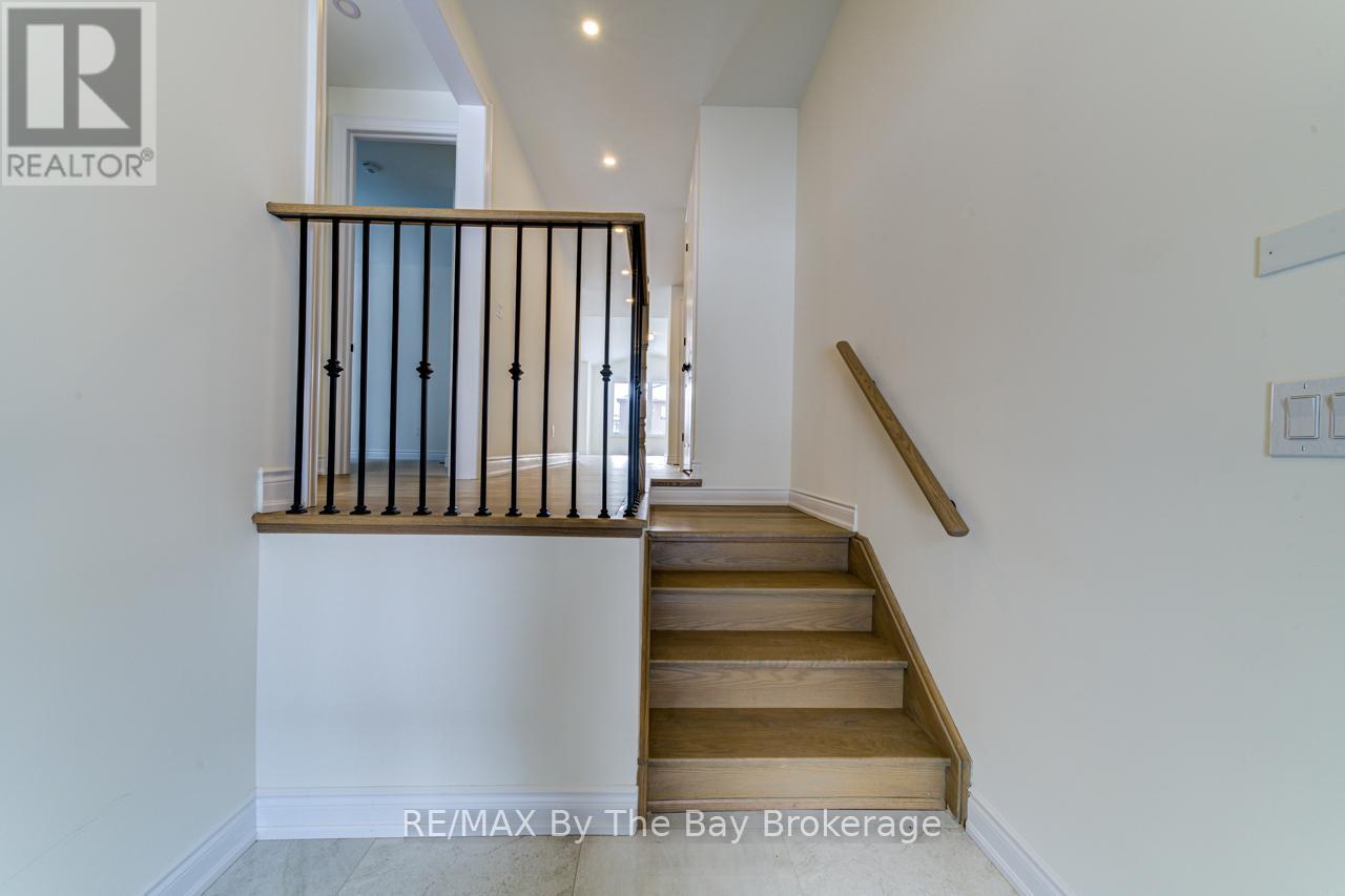 170 Mapleside Drive, Wasaga Beach, Ontario  L9Z 0L4 - Photo 4 - S12010044