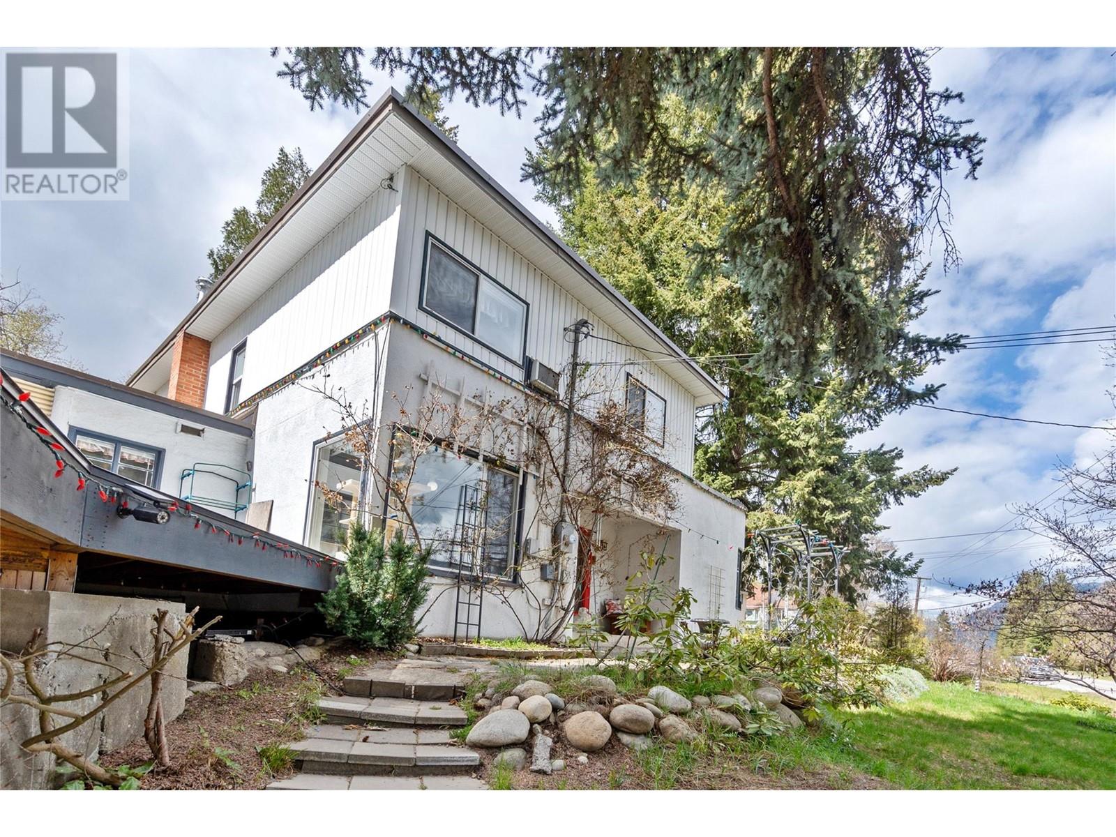 Property at 2612 COLUMBIA Avenue image 2