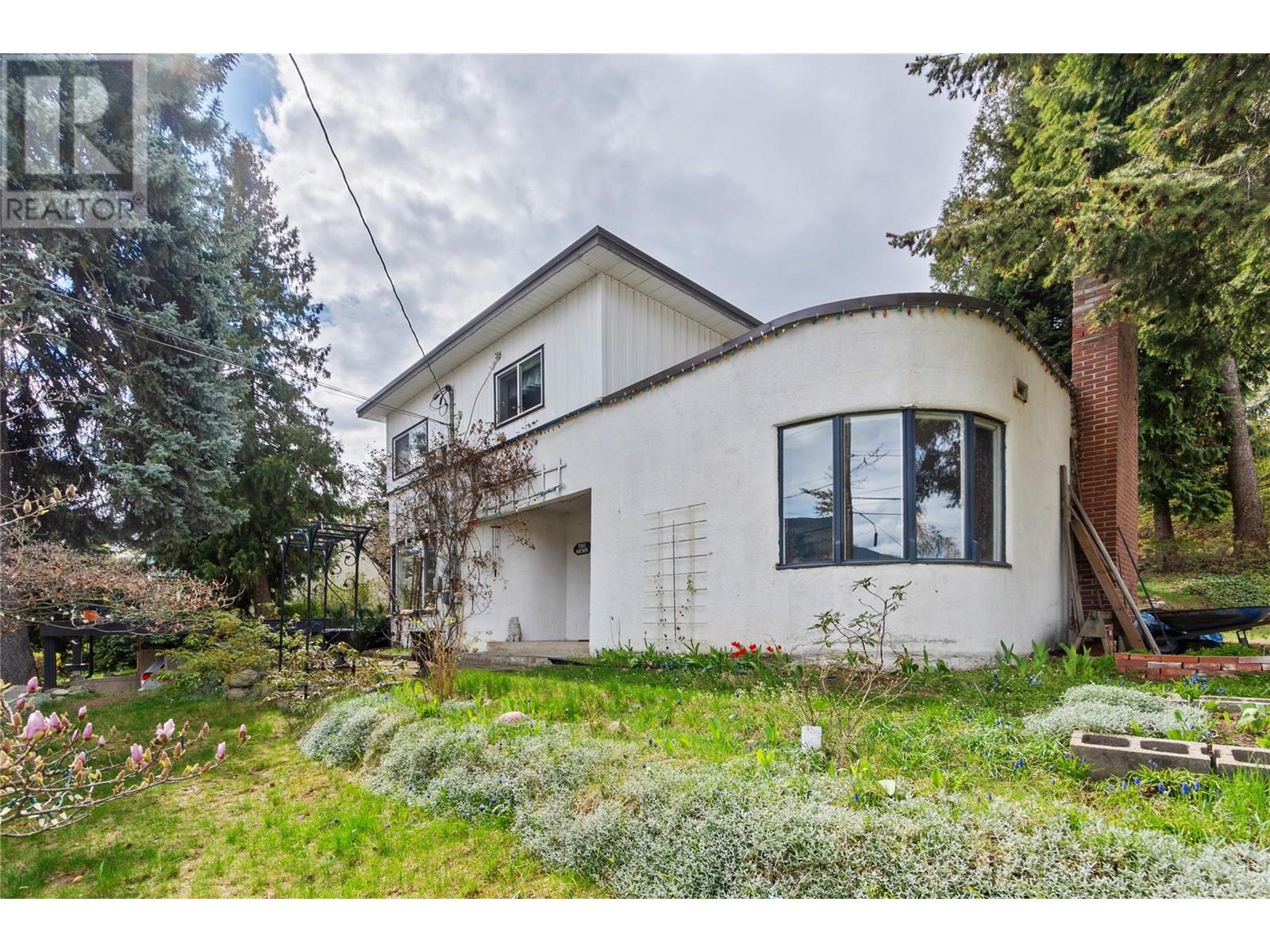 Property at 2612 COLUMBIA Avenue image 3