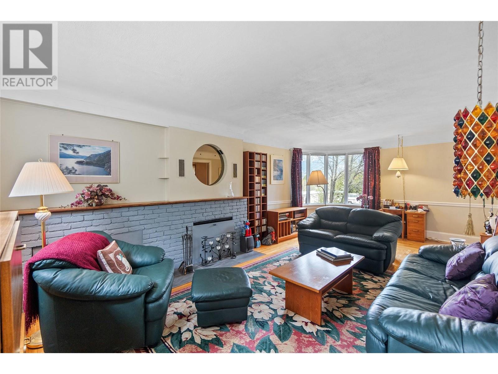 Property at 2612 COLUMBIA Avenue image 5