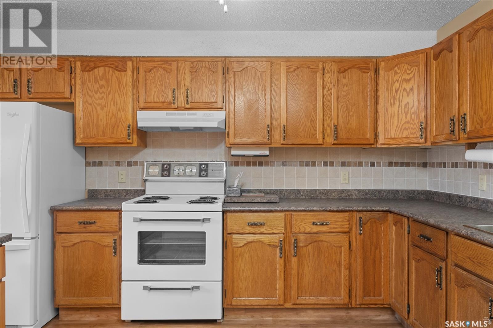 Property at 105 42 27th STREET E image 4