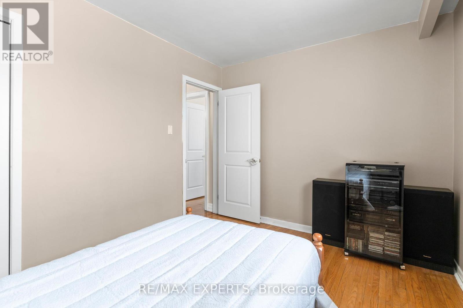 40 Benrubin Drive, Toronto, Ontario  M9L 2H4 - Photo 17 - W12010018