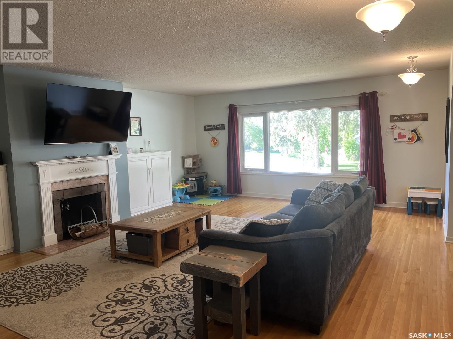 Property at 427 21st STREET W image 3