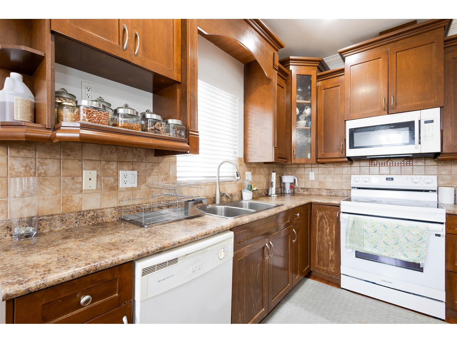 27016 35 Avenue, Langley, British Columbia  V2W 0A4 - Photo 9 - R2974407