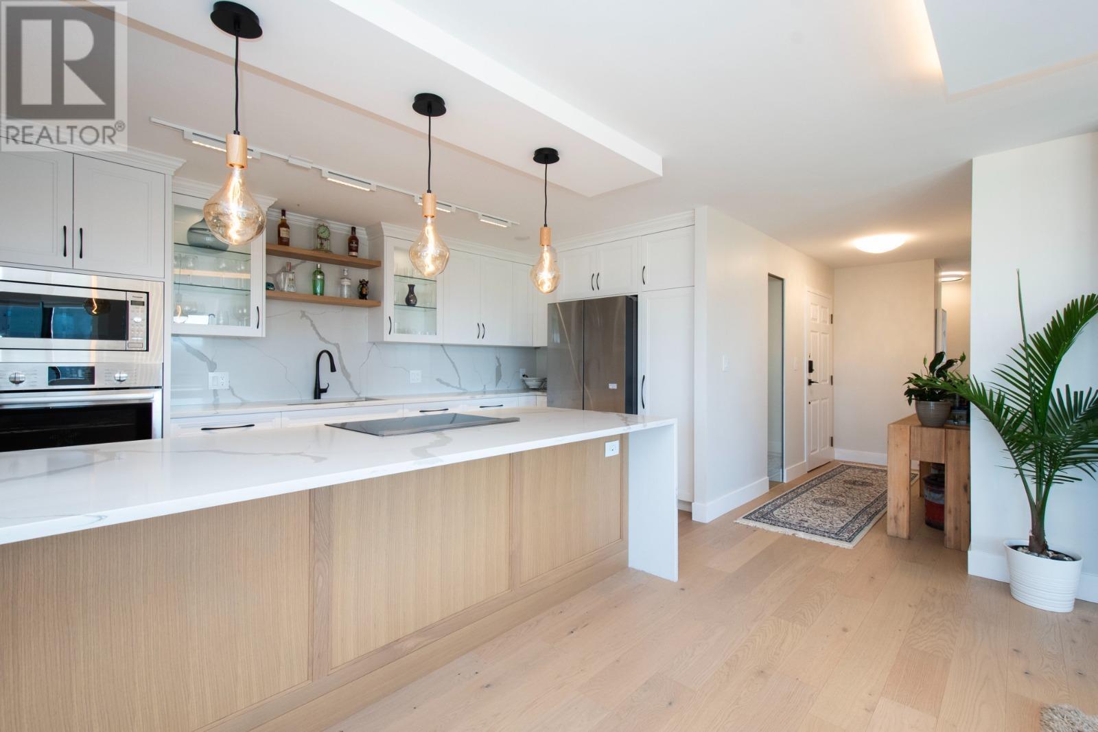 8B 1568 W 12TH AVENUE, Vancouver