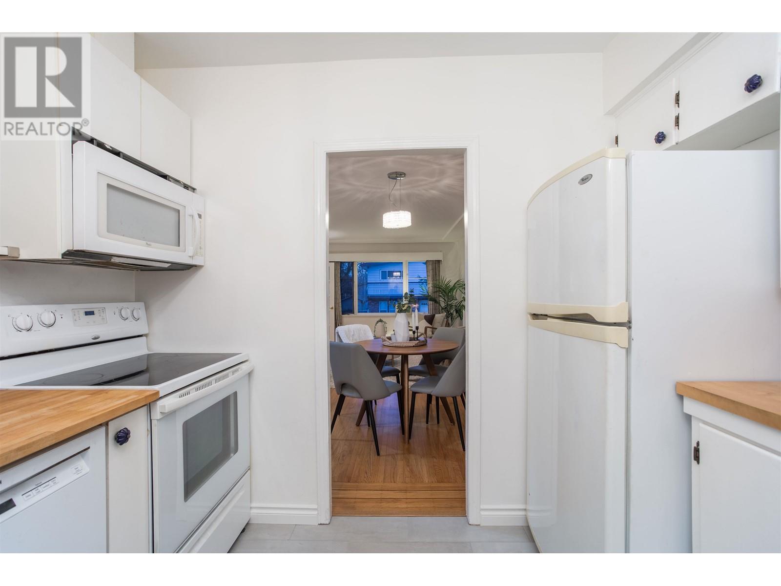 Listing Picture 14 of 35 : 42 E 24TH AVENUE, Vancouver / 溫哥華 - 魯藝地產 Yvonne Lu Group - MLS Medallion Club Member