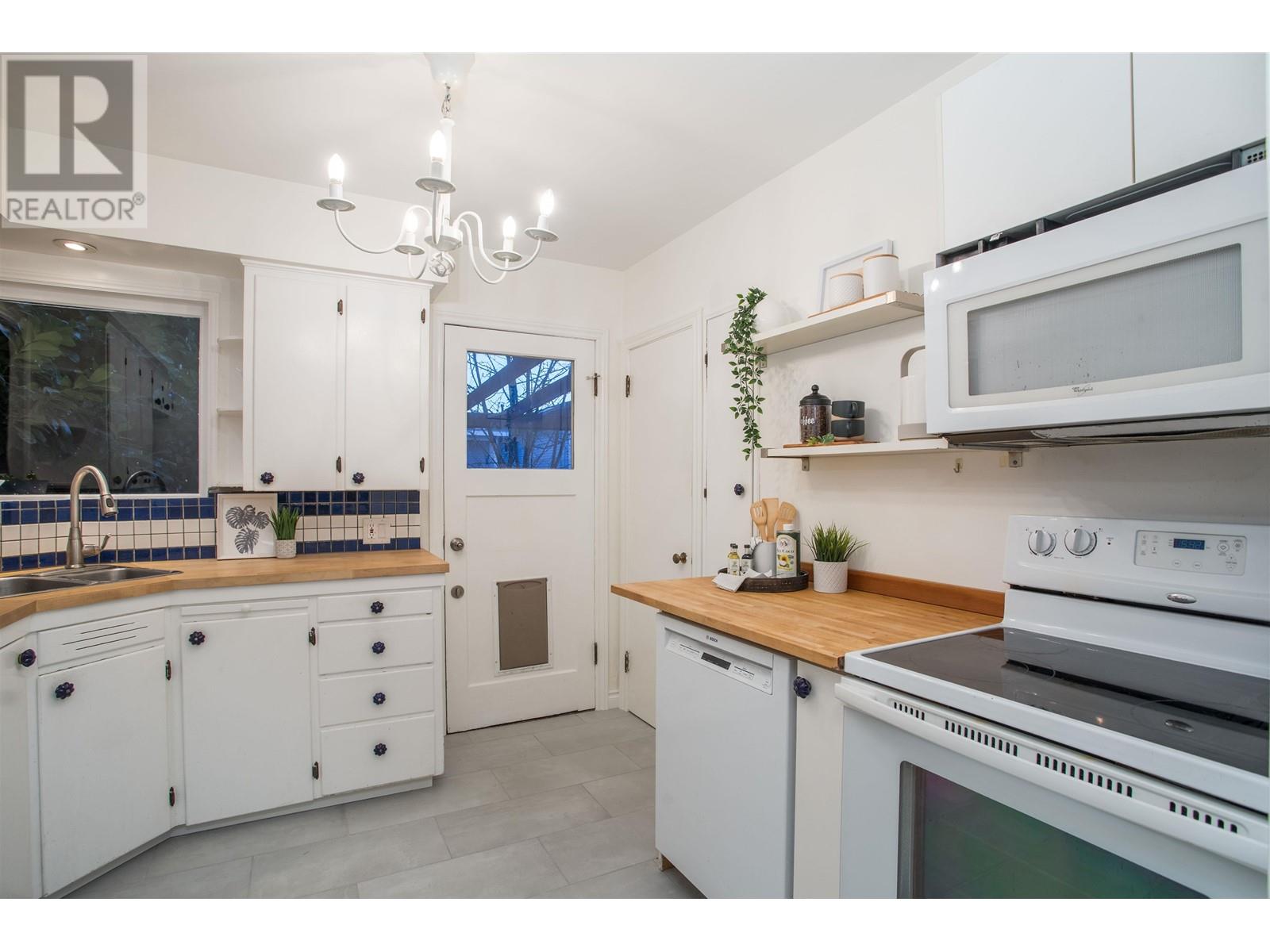 Listing Picture 15 of 35 : 42 E 24TH AVENUE, Vancouver / 溫哥華 - 魯藝地產 Yvonne Lu Group - MLS Medallion Club Member