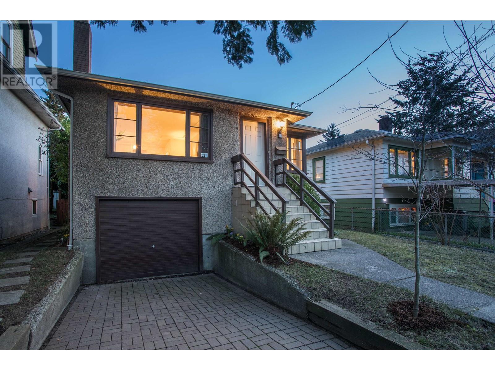Listing Picture 2 of 35 : 42 E 24TH AVENUE, Vancouver / 溫哥華 - 魯藝地產 Yvonne Lu Group - MLS Medallion Club Member