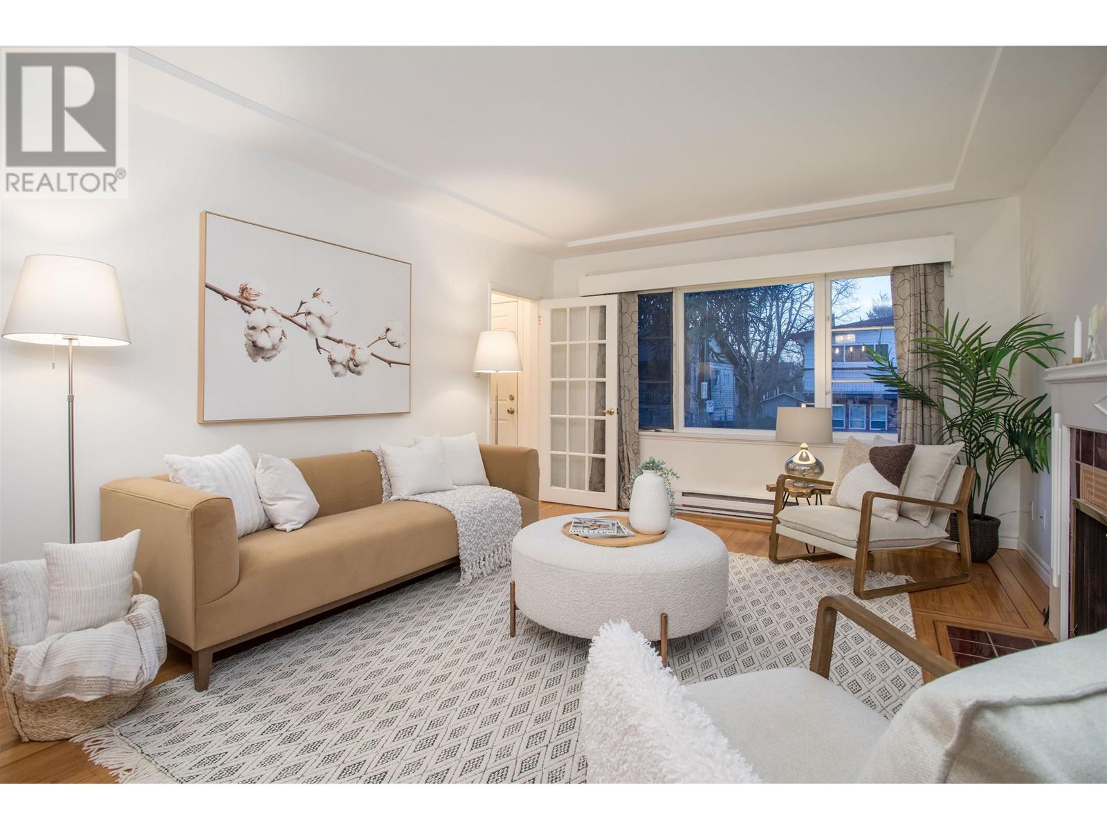 Listing Picture 3 of 35 : 42 E 24TH AVENUE, Vancouver / 溫哥華 - 魯藝地產 Yvonne Lu Group - MLS Medallion Club Member