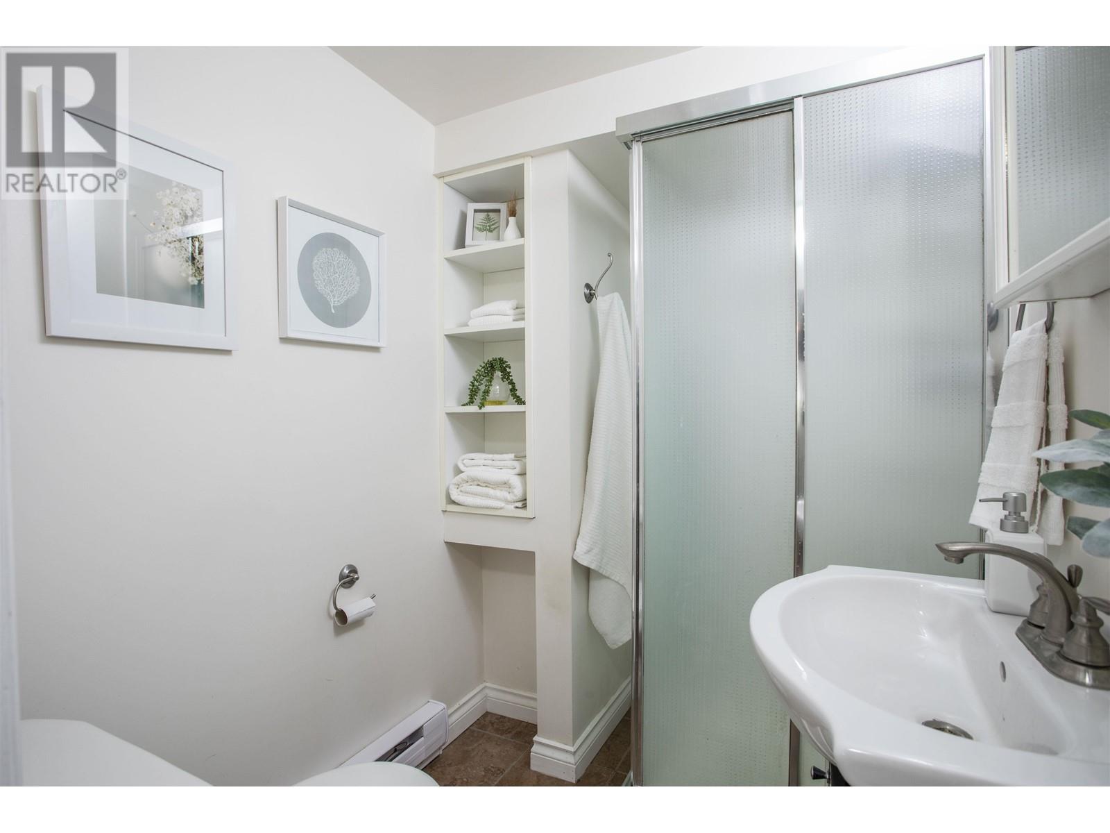 Listing Picture 32 of 35 : 42 E 24TH AVENUE, Vancouver / 溫哥華 - 魯藝地產 Yvonne Lu Group - MLS Medallion Club Member