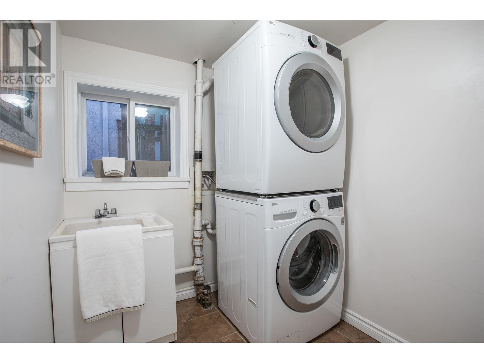 Listing Picture 33 of 35 : 42 E 24TH AVENUE, Vancouver / 溫哥華 - 魯藝地產 Yvonne Lu Group - MLS Medallion Club Member