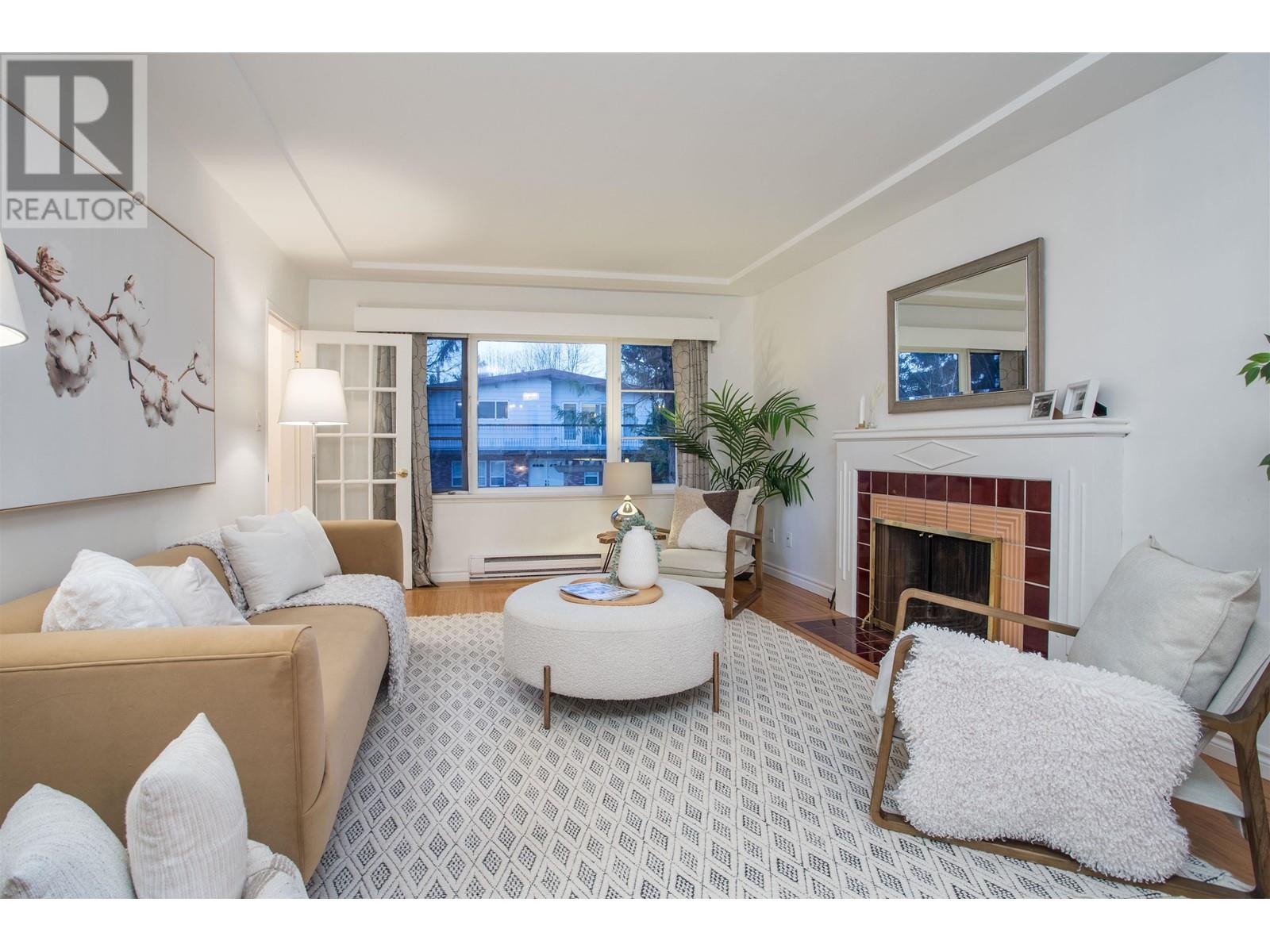 Listing Picture 4 of 35 : 42 E 24TH AVENUE, Vancouver / 溫哥華 - 魯藝地產 Yvonne Lu Group - MLS Medallion Club Member