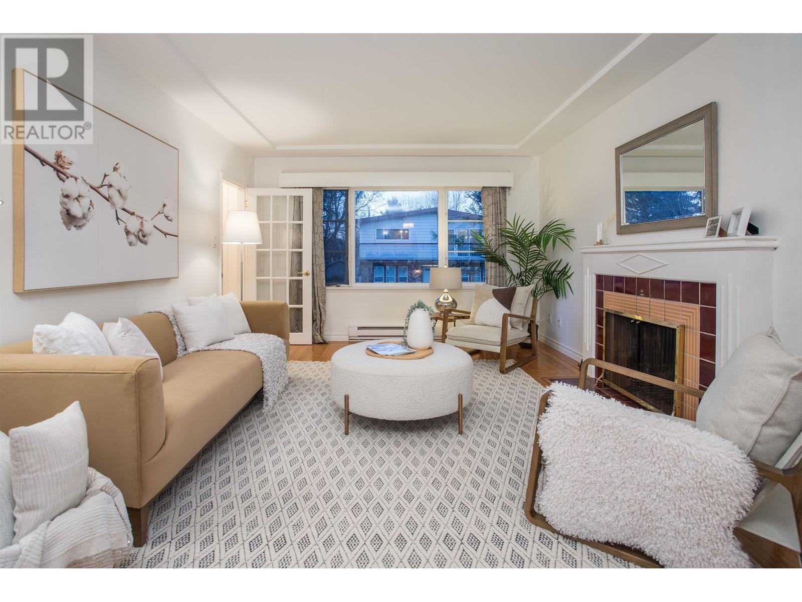 Listing Picture 5 of 35 : 42 E 24TH AVENUE, Vancouver / 溫哥華 - 魯藝地產 Yvonne Lu Group - MLS Medallion Club Member