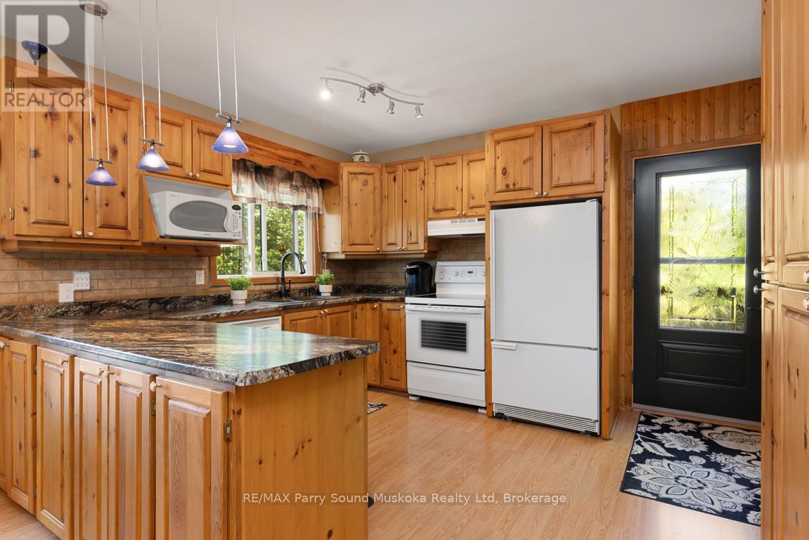 2 Sunset Trail, Whitestone, Ontario  P0A 1G0 - Photo 16 - X12010128