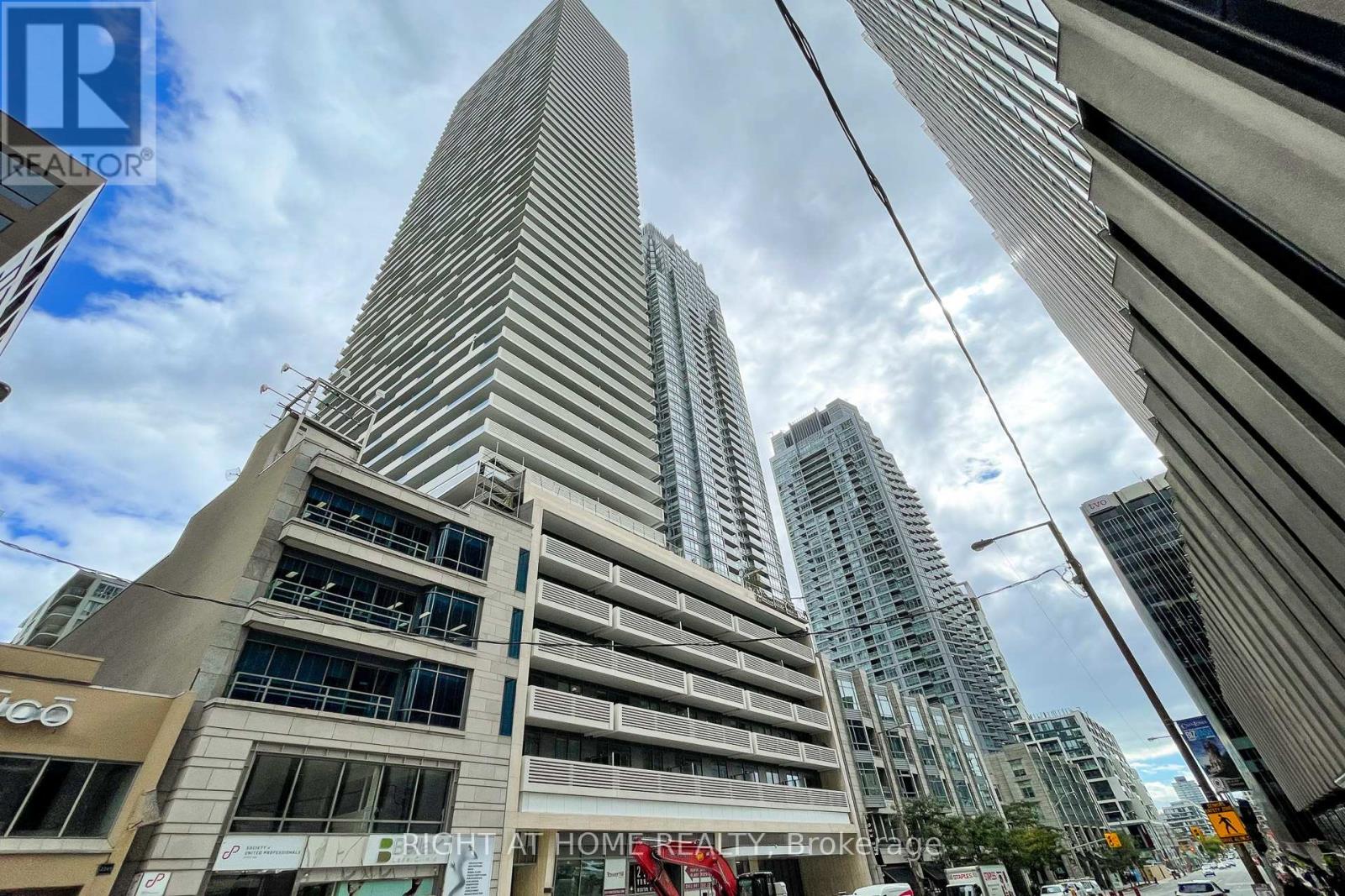 2702 - 2221 YONGE STREET, Toronto, Ontario