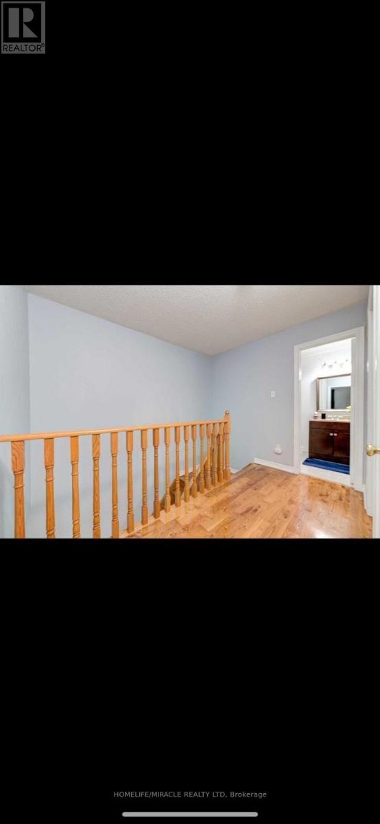 70 Blue Spruce Street, Brampton, Ontario  L6R 1C3 - Photo 2 - W12010300