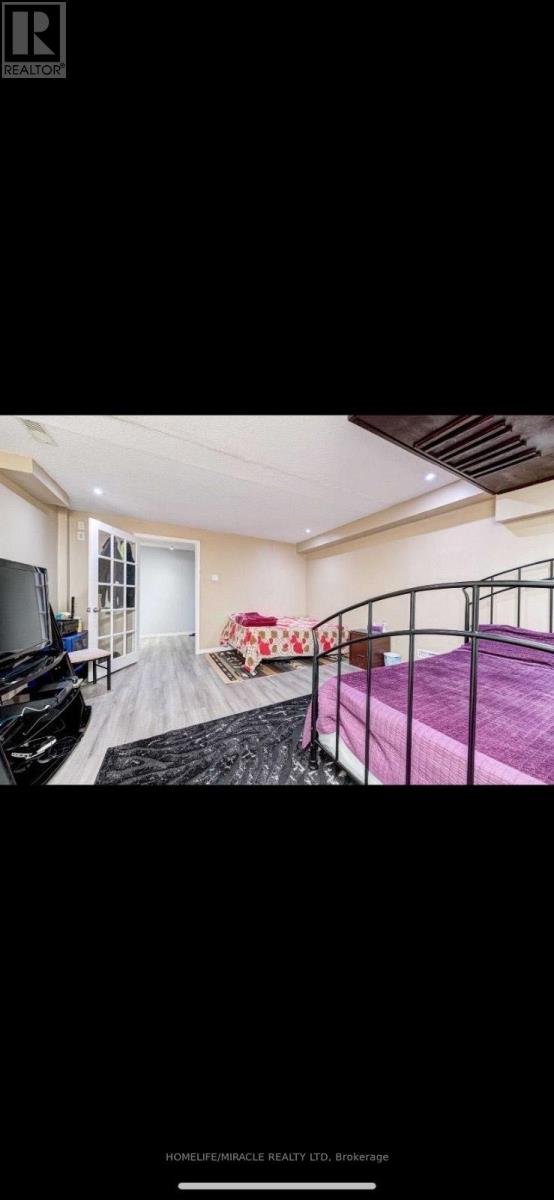 70 Blue Spruce Street, Brampton, Ontario  L6R 1C3 - Photo 3 - W12010300