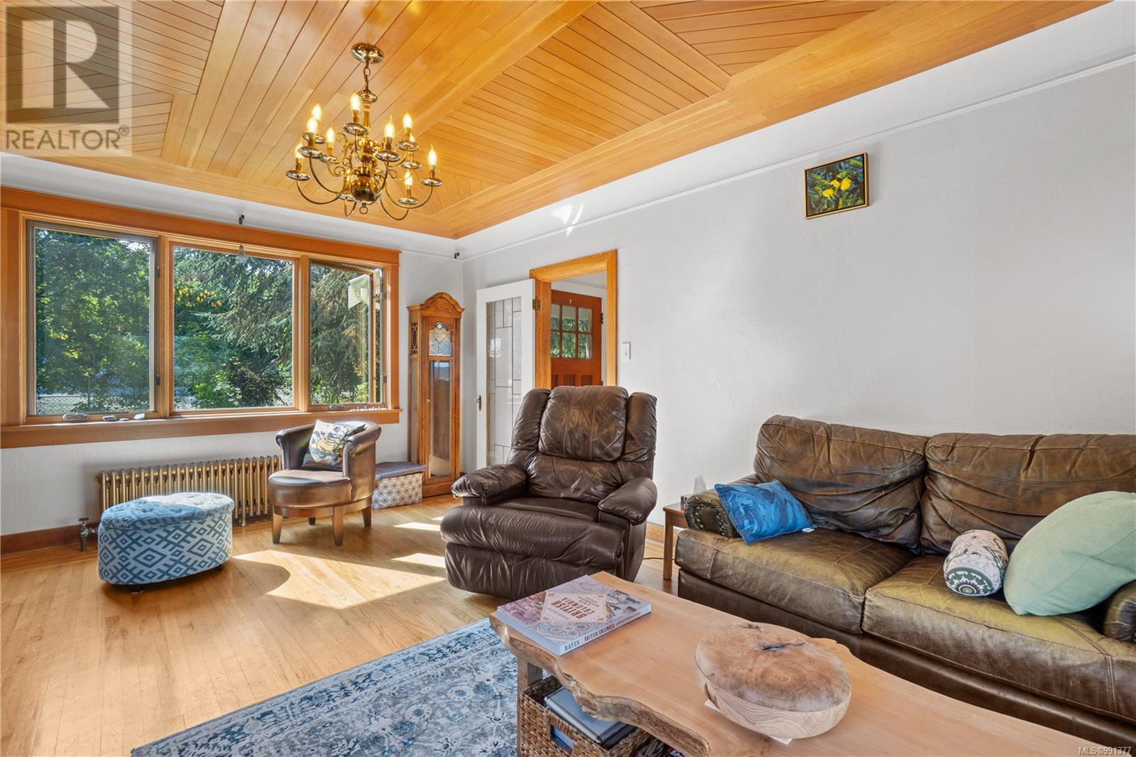 Property at 293 Bayview Ave image 5