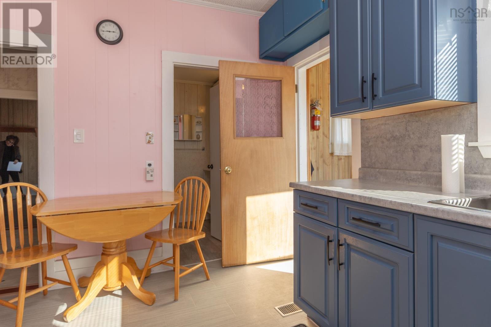 49 Kempt Street, Yarmouth, Nova Scotia  B5A 3Z8 - Photo 6 - 202504283